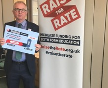 Ian Austin  MP shows support for Raise the Rate