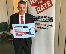 Jeff Smith  MP shows support for Raise the Rate