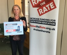 Liz McInnes  MP shows support for Raise the Rate